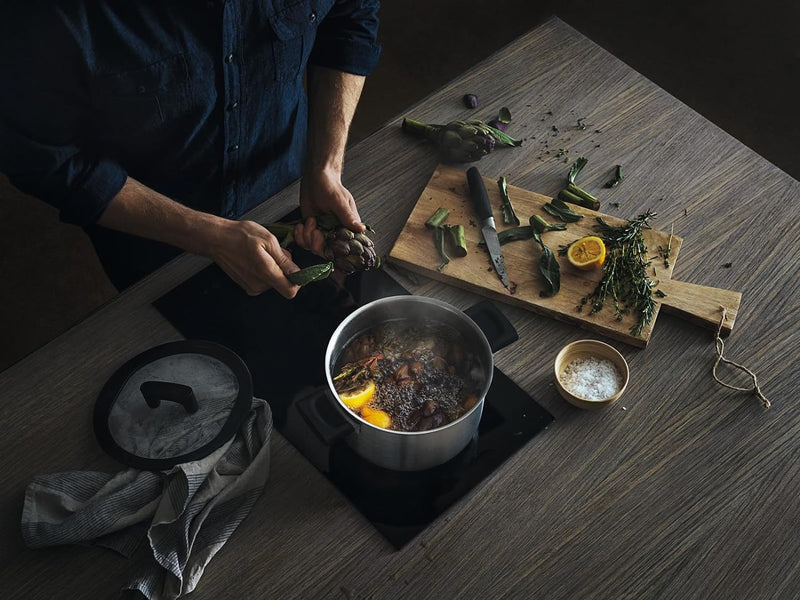 Fiskars Kasserolle mit Deckel, Ø 22 cm, Füllmenge: 5 Liter, Für alle Kochfelder geeignet, Rostfreier