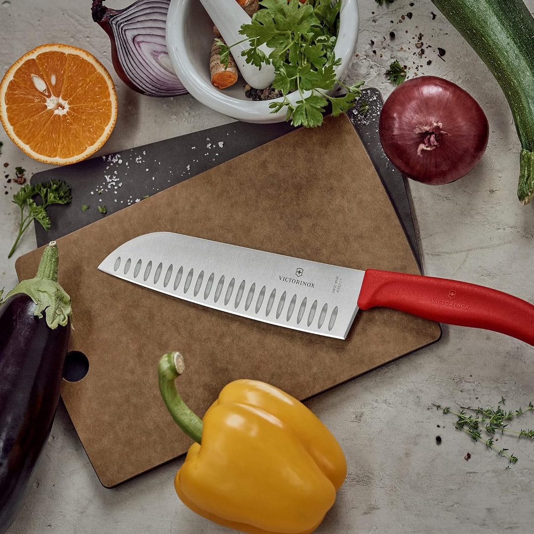 Victorinox, Swiss Classic, Profi Santokumesser, Extra Scharfe Klinge, Kullenschliff, 17 cm, Robuster