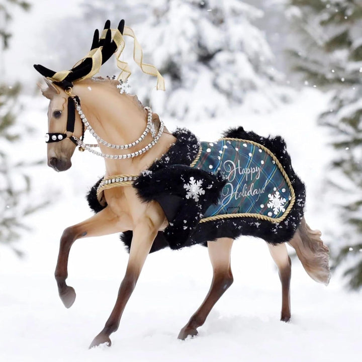 Breyer Horses 2023 Holiday Collection | Traditional Series Holiday Horse - Highlander | Modell 