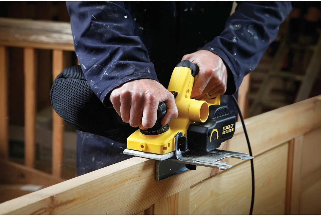 Stanley FatMax Elektrohobel FME630K (750 Watt, 82mm Hobelbreite, umschaltbarer Spanauswurf, plangefr