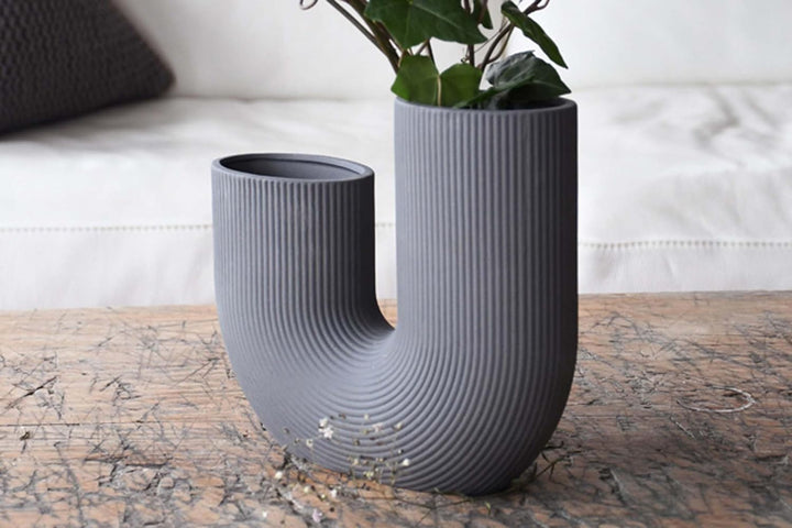 Storefactory - Stråvalla - Vase - U Vase - Bogenvase - Keramik - Dunkelgrau - Masse (LxBxH): 24 x 7
