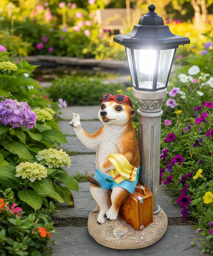 Kremers Schatzkiste Erdmännchen Urlauber mit Solarlaterne Figur Gartenfigur 45 cm Garten