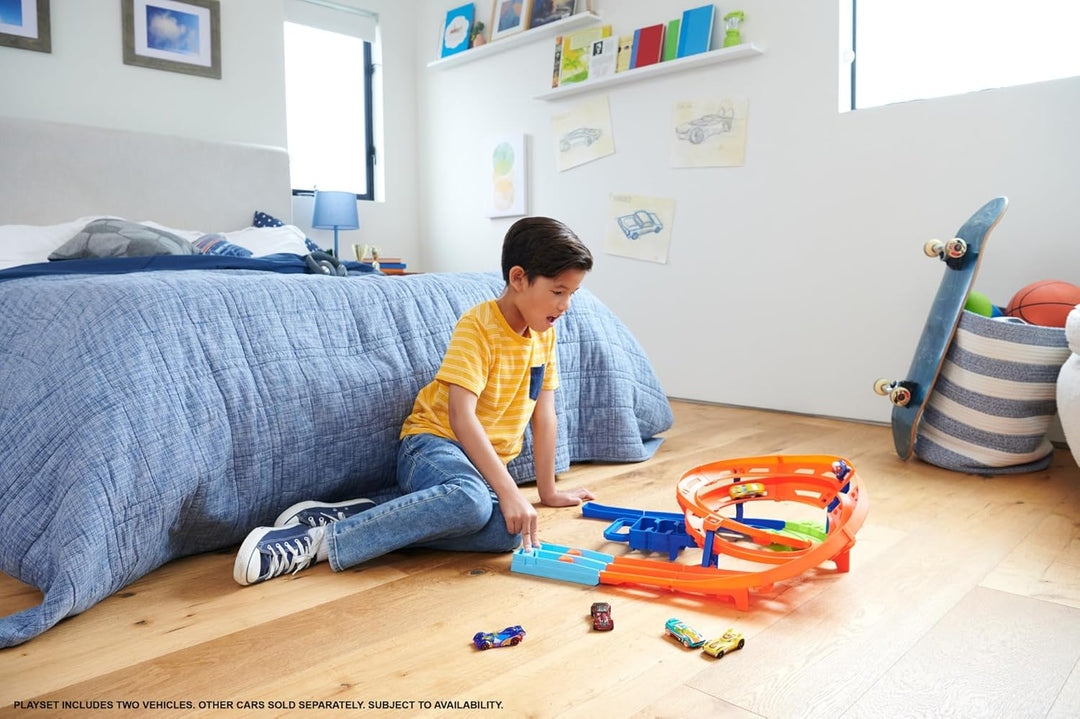 Hot Wheels Spielzeugauto-Trackset, Steilkurven-Rennstrecke, 2 Spielzeugautos im Massstab 1:64, einfa
