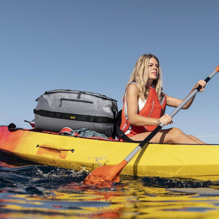 MIER Wasserfeste Reisetasche Duffle Bag mit Rucksackfunktion Rolltop Sporttasche für Seesack, Schwim
