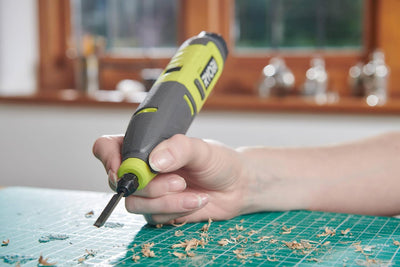RYOBI 4 V USB Akku-Schnitzer, inklusive 1 x 4 V 2,0 Ah Akku und USB-C Ladekabel