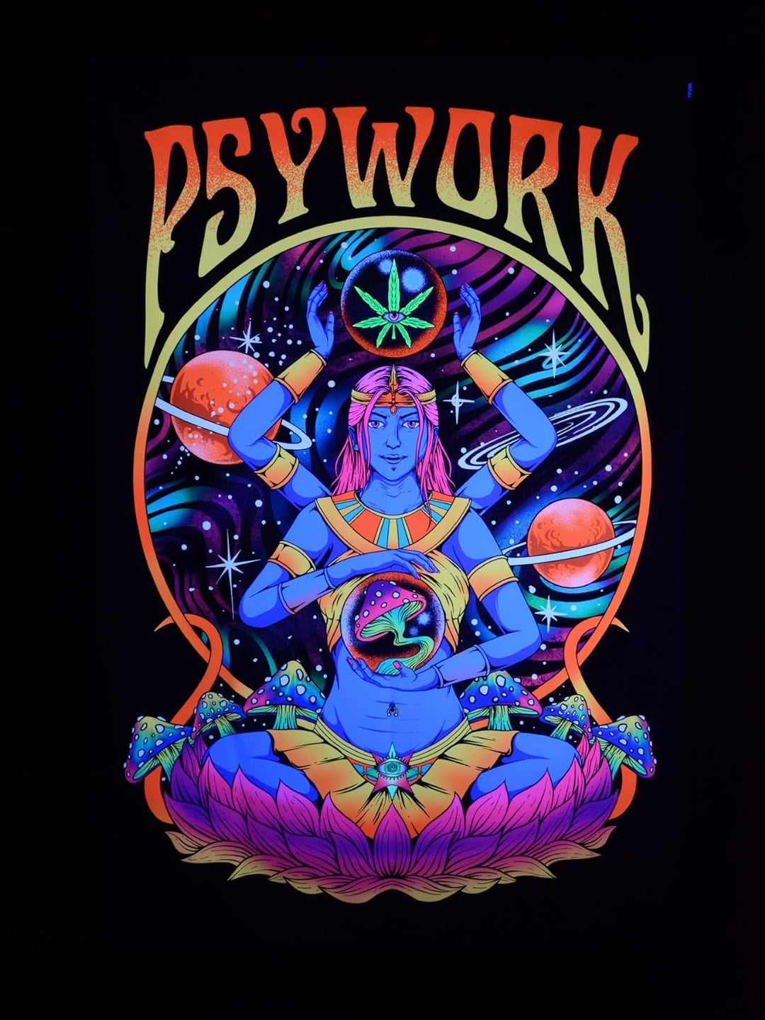 PSYWORK Schwarzlicht Stoffposter Neon Godness | 1,5 x 2,25m | UV-aktiv | fluoreszierend | Wandbehang