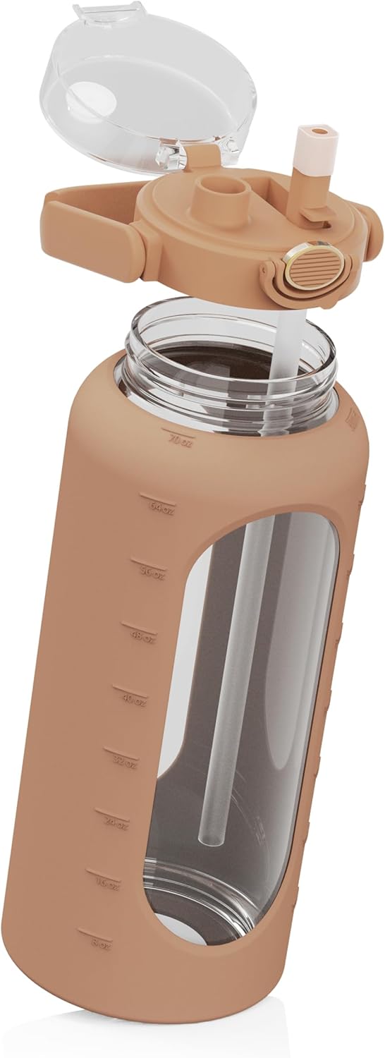 spottle Glasflasche 2 Liter - Trinkflasche 2L Glas mit Strohhalm - Grosse Wasserflasche mit Schutzhü