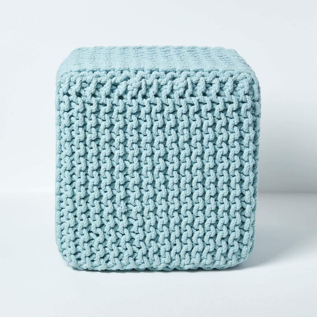 Homescapes gestrickter Sitzhocker Sitzwürfel helltürkis, Strick Sitzpuff 35 x 35 x 35 cm, Strickhock