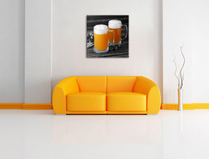 Pixxprint Zwei Biergläser Hefeweizen mit Hopfen auf Holztisch schwarz/weiss, Format: 70x70 auf Leinw