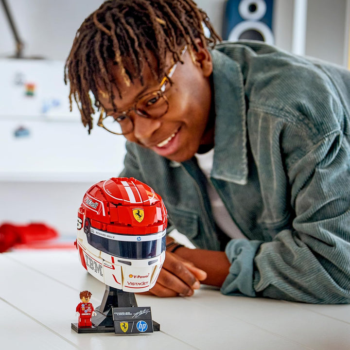 LEGO Editions Scuderia Ferrari HP Charles Leclerc Helm - F1 Merchandise - Ausstellungsmodell Bausatz