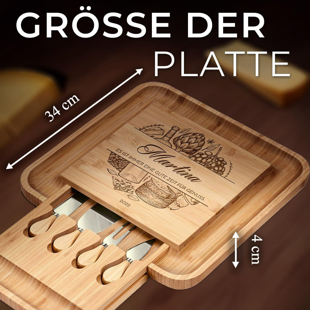 Maverton Käsebrett Servierplatte mit Gravur + 4er Käsemesser Set - aus Holz - 34x34cm - Geschenke fü