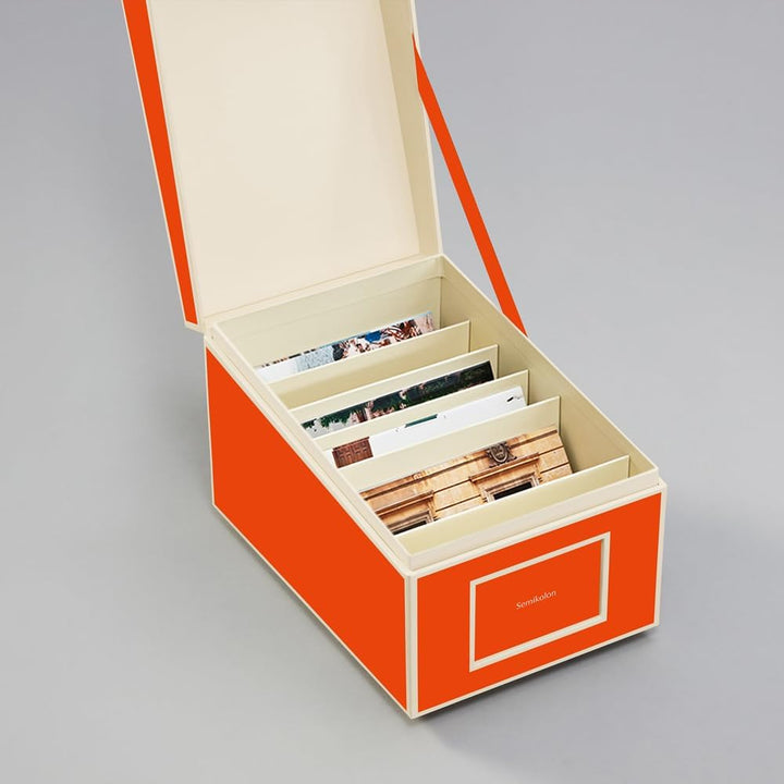 Semikolon 352559 CD- und Fotobox – 17,7 x 15,7 x 25,6 cm – für 10 x 15 cm Fotos – Cover orange orang