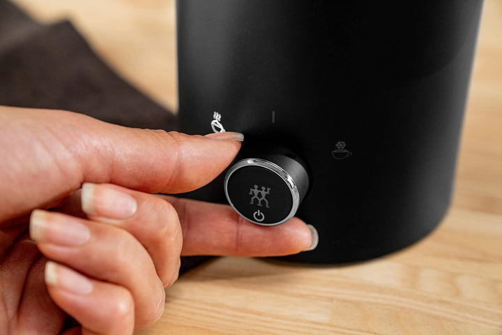 ZWILLING ENFINIGY Milchaufschäumer, Elektrischer Milchschäumer für heisse und kalte Milch sowie pfla