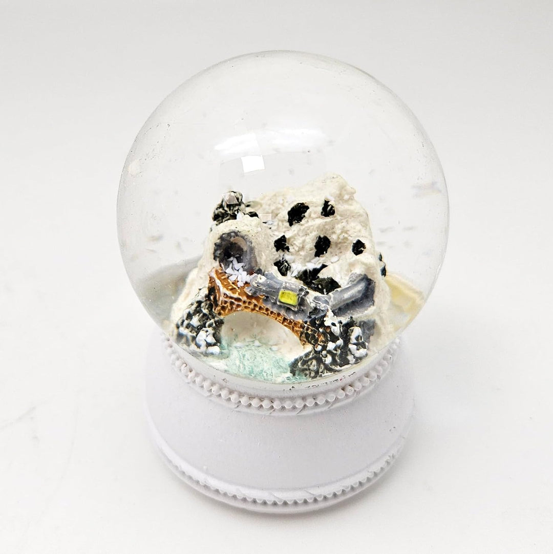 4 süsse Mini-Schneekugeln Weihnachten Winter und REH auf Sockel weiss Nostalgie | Durchmesser 45mm |