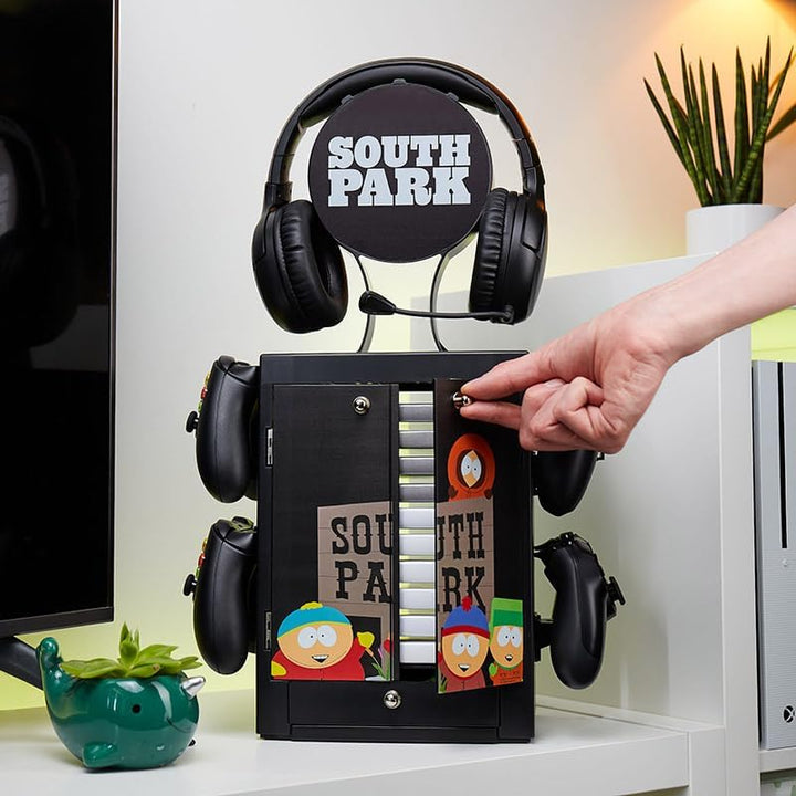 Numskull Offizieller South Park Gaming Locker Controller Halter &amp; Headset Ständer für PS5, Xbox Seri