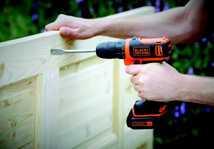 Black+Decker Kompakt-Bohrer (10,8V Li-Ion Akku-Bohrschrauber, LED-Arbeitslicht, Softgriff, 10 mm Sch