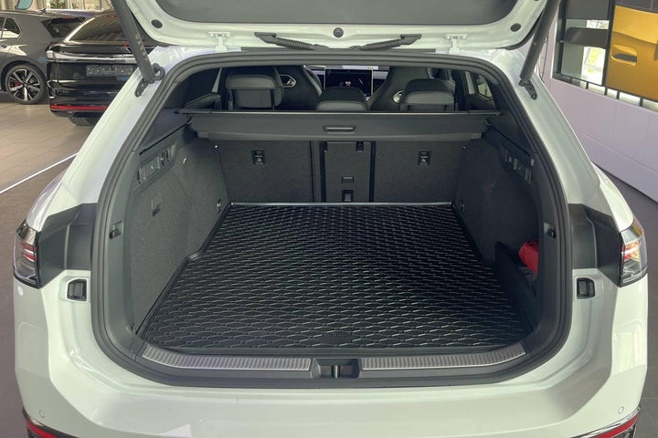 Gummi Kofferraummatte passend für VW Passat Variant (B9) ab 2/2024/für Skoda Superb Combi ab 5/2024