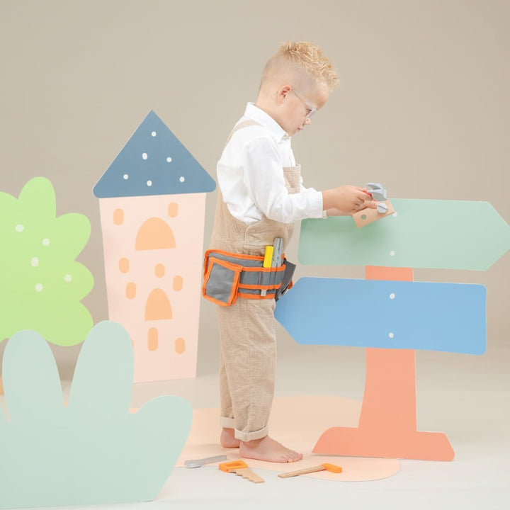 New Classic Toys 18285 Verstellbarer Werkzeug-Gürtel inkl. Buntem Spielwerkzeug und-zubehör aus Holz