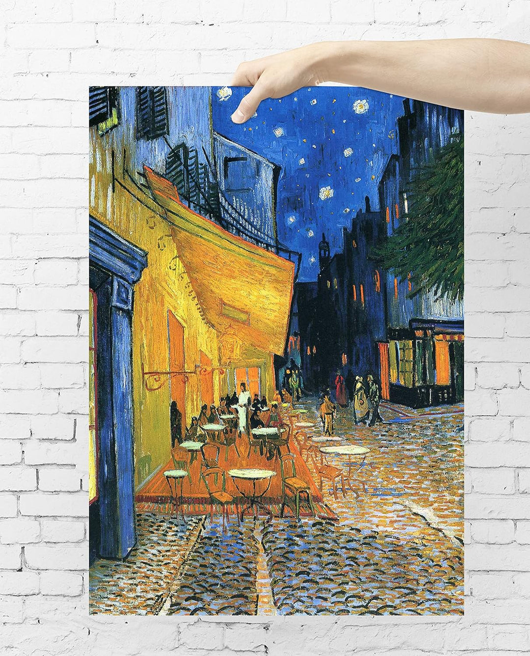 Poster Vincent van Gogh - Nachtcafé/Nachts vor dem Café an der Place du Forum in Arles (1888) Kunstd
