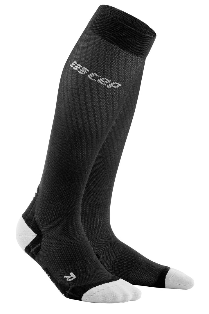 CEP – Ultralight + PRO Compression Socks für Damen | Leichte Laufsocken mit Kompression ULTRALIGHT -