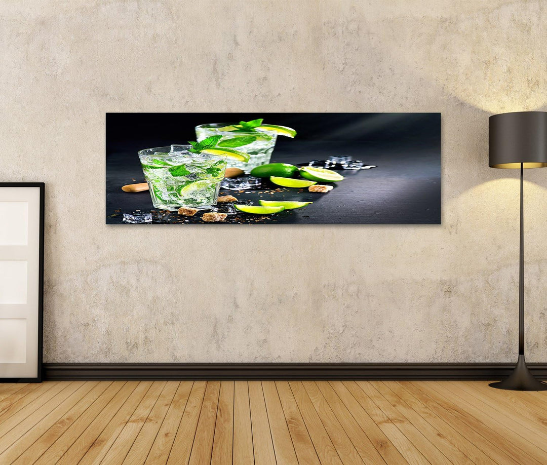 islandburner Bild Bilder auf Leinwand Mojito-Cocktail auf einem Tisch. Sommercocktail mit Rum, Kalk,