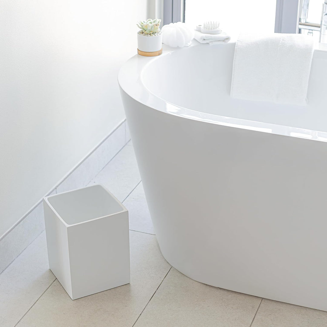 YEW DESIGN Kleiner Eckiger Mülleimer in Weiss Matt, 7,5 L / 2 Gallonen – Papierkorb für Zuhause, Bad