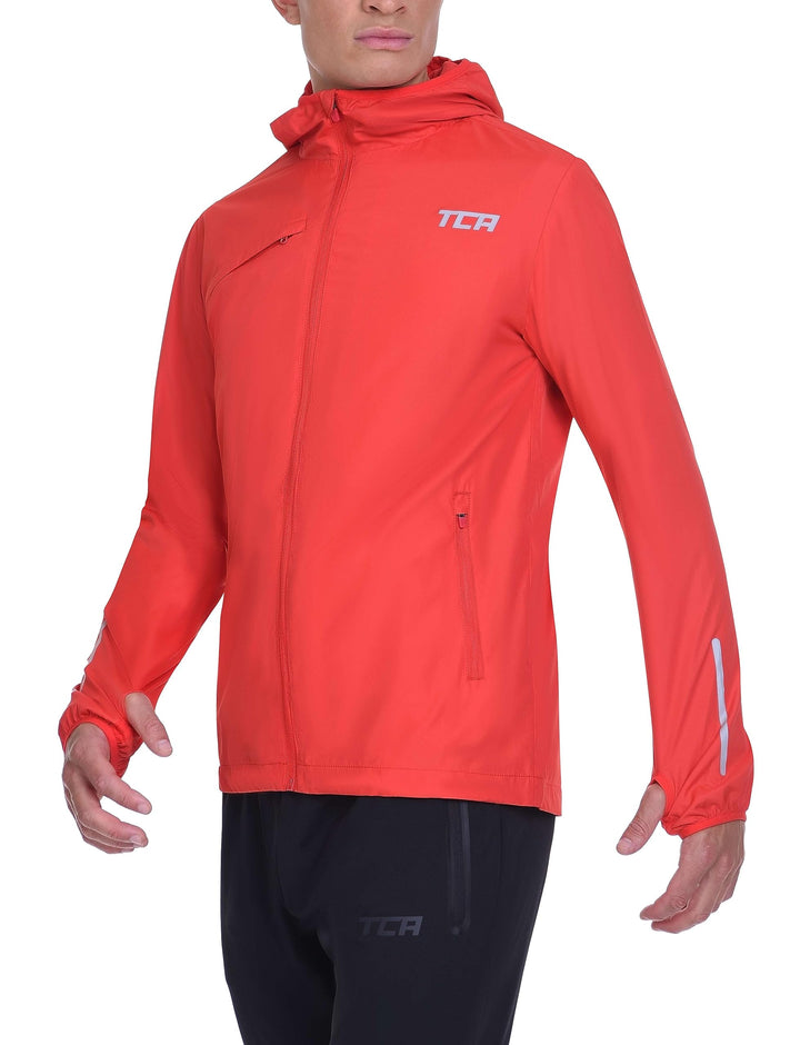 TCA Herren Lauf-Softshelljacke. Reflektierende atmungsaktive Packable-Jacke mit Reissverschlusstasch