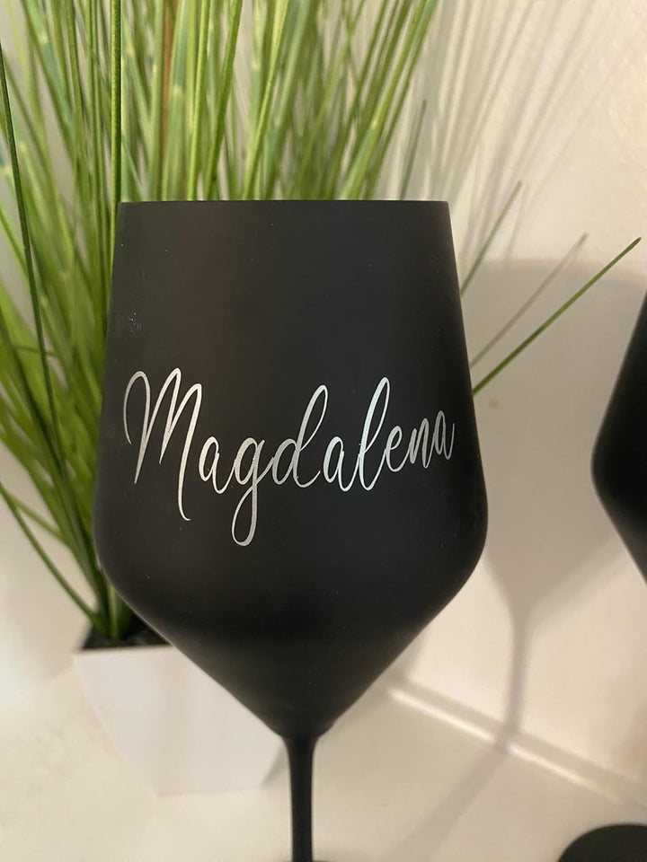 Weinglas schwarz matt personalisiert mit Name in silber oder gold zum Geburtstag