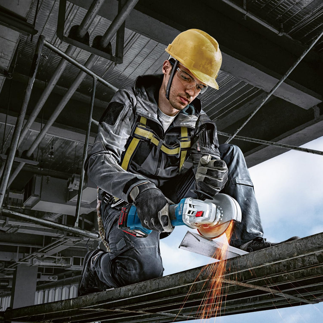 Bosch Professional 18V System Akku Winkelschleifer GWS 18V-7 (125 mm Scheiben-Ø, 2x4.0 Ah Akku, Lade