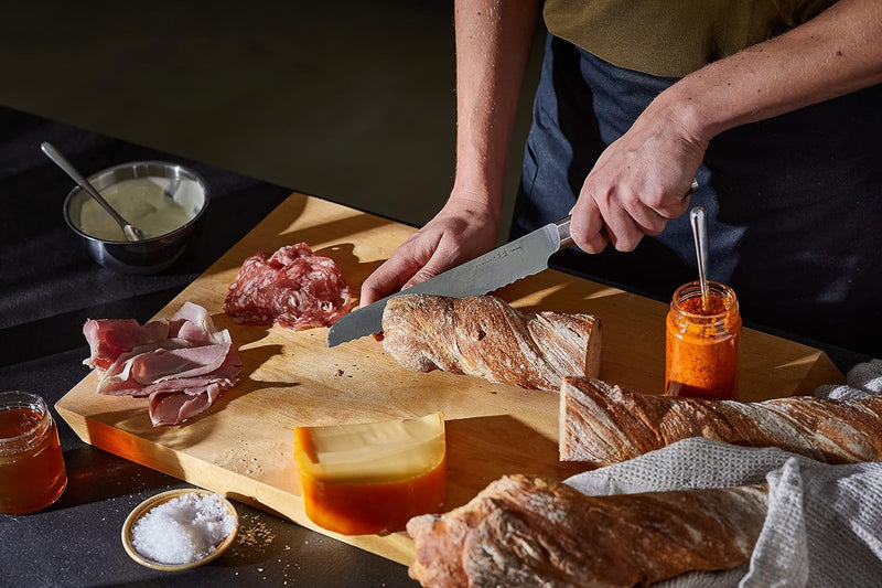 Fiskars Brotmesser mit Wellenschliff, Sensei, Gesamtlänge: 33 cm, Rostfreier Stahl mit hohem Kohlens