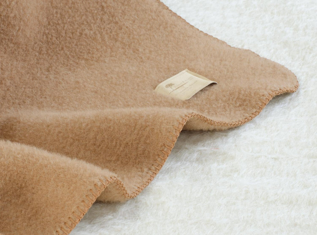 Wohnen & Accessoires GmbH & Co. KG Wolldecke aus 90% Schurwolle und 10% Alpaka in 145x200-220cm umke