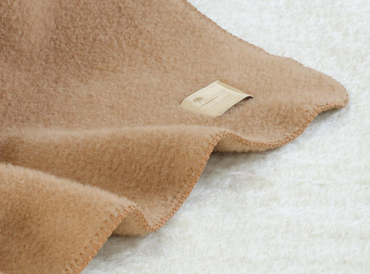 Wohnen & Accessoires GmbH & Co. KG Wolldecke aus 90% Schurwolle und 10% Alpaka in 145x200-220cm umke