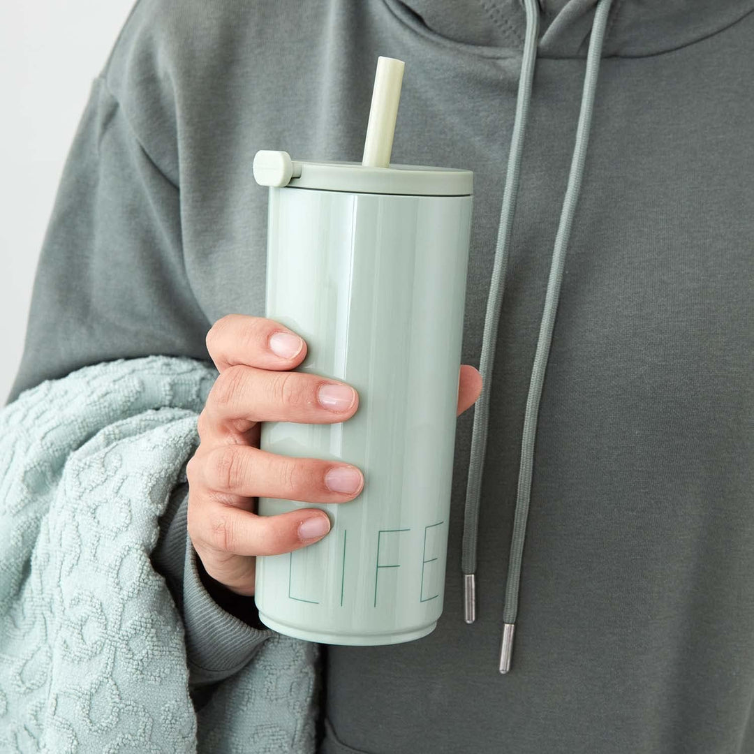 Design Letters Kaffeebecher 500 ml | Becher mit Deckel & Strohhalm | Travel Mug BPA/BPS frei | Verwe