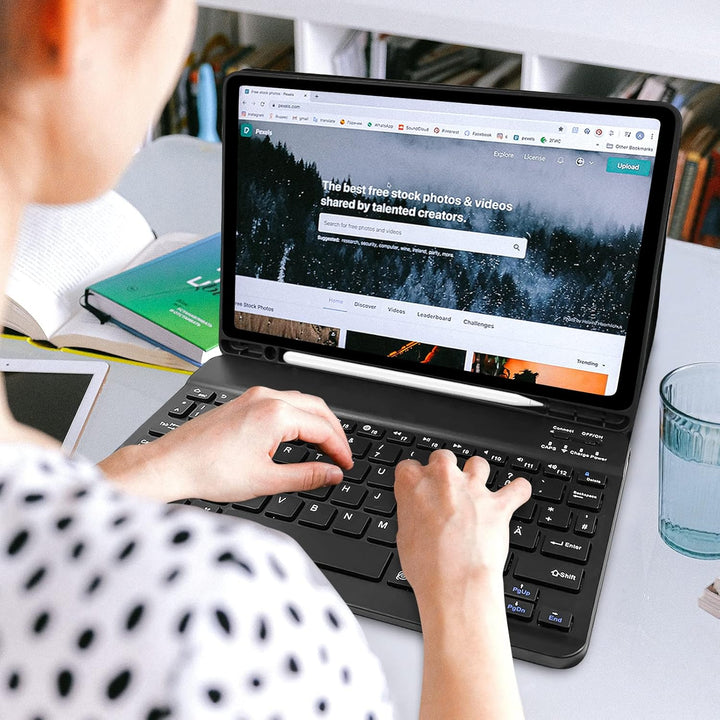 Samsung Galaxy Tab A8 Hülle mit Tastatur, QWERTZ Deutsches Layout Bluetooth Tastatur mit Stifthalter