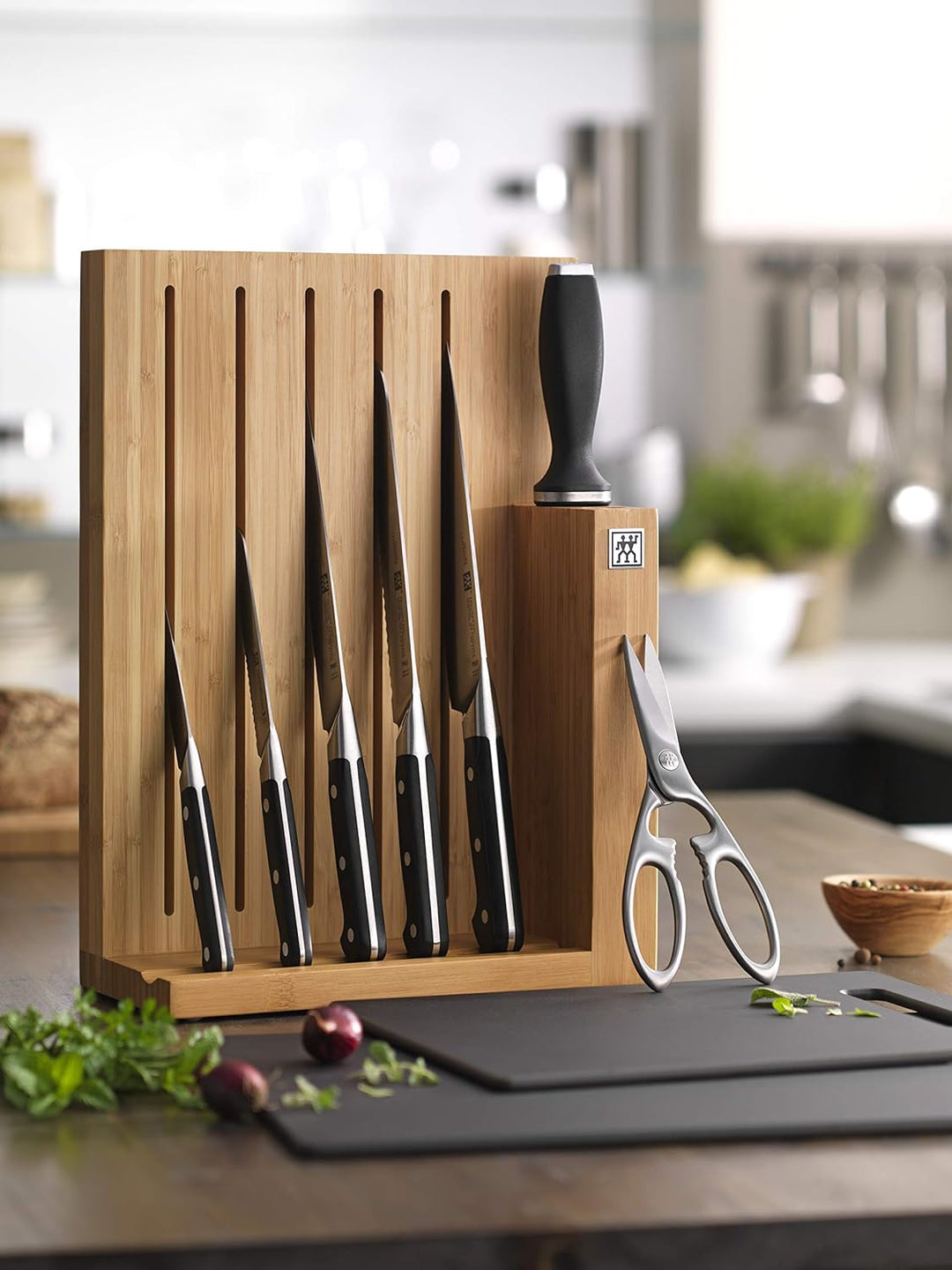 ZWILLING Pro Rocking Santokumesser, Klingenlänge: 18 cm, Rostfreier Spezialstahl, Kunststoffgriff, S