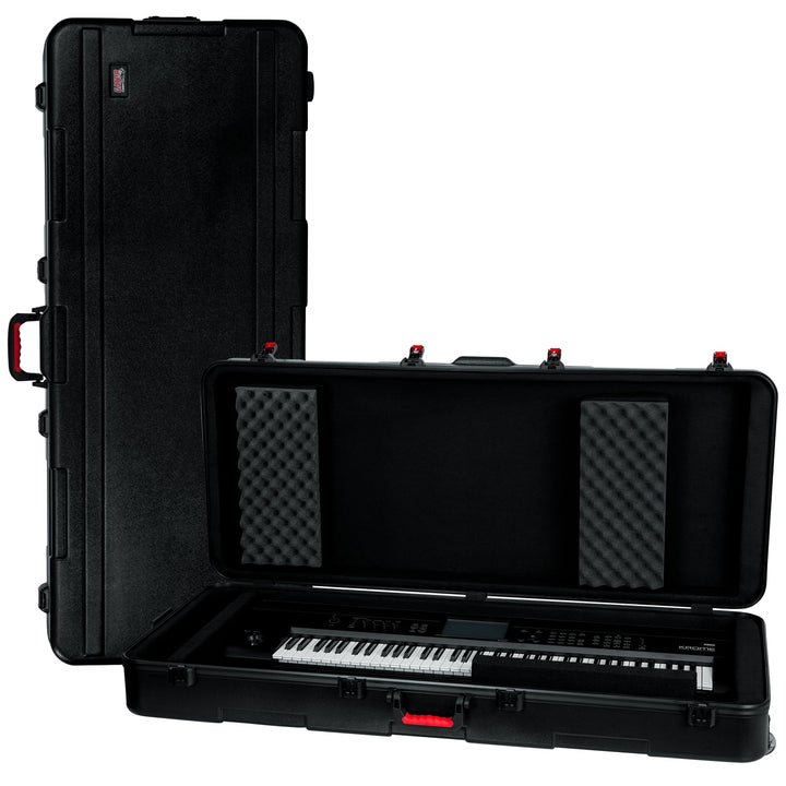 Gator Cases Molded Flight Case für Tastaturen mit TSA-zugelassenen Verschlüssen und eingelassenen Rä