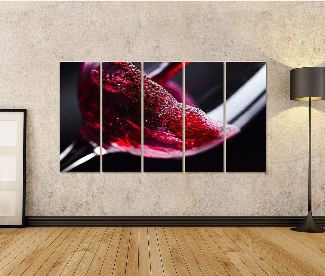 islandburner Bild auf Leinwand Rotwein Im Weinglas Auf Schwarzem Hintergrund Für Küche Bilder Wandbi