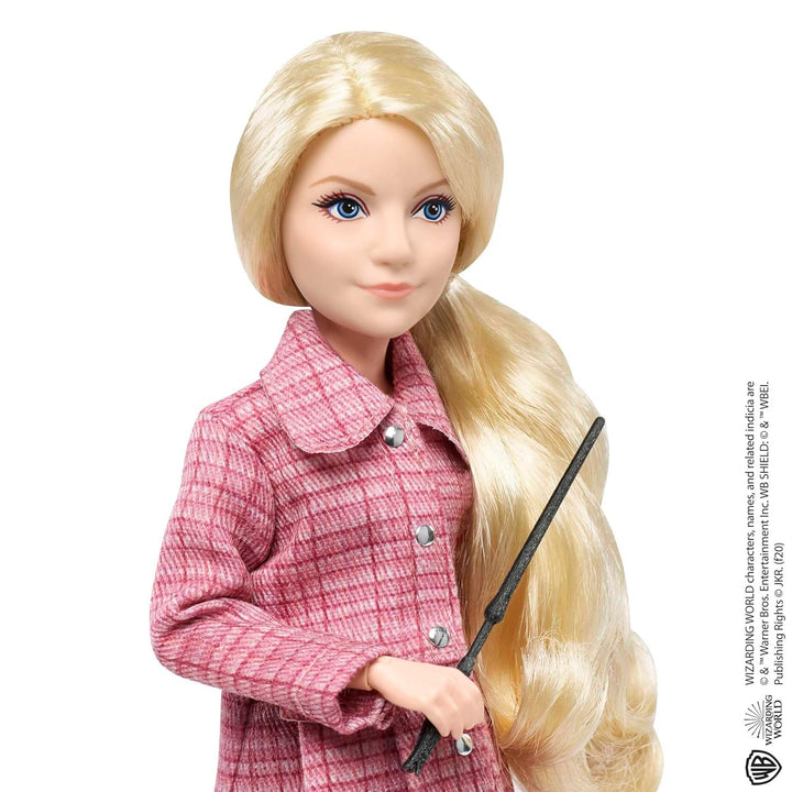Mattel Harry Potter - Luna Lovegood Sammelpuppe (ca. 25 cm) mit Tweed-Jacke, Rock und Strumpfhose, e