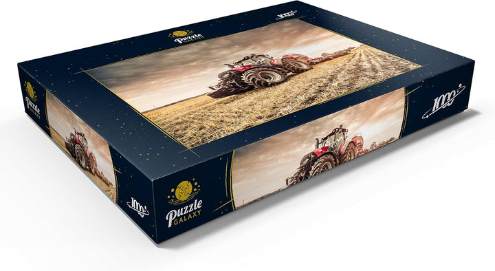Moderner roter Traktor bei der Einsaat - Premium 1000 Teile Puzzle - MyPuzzle Sonderkollektion von P