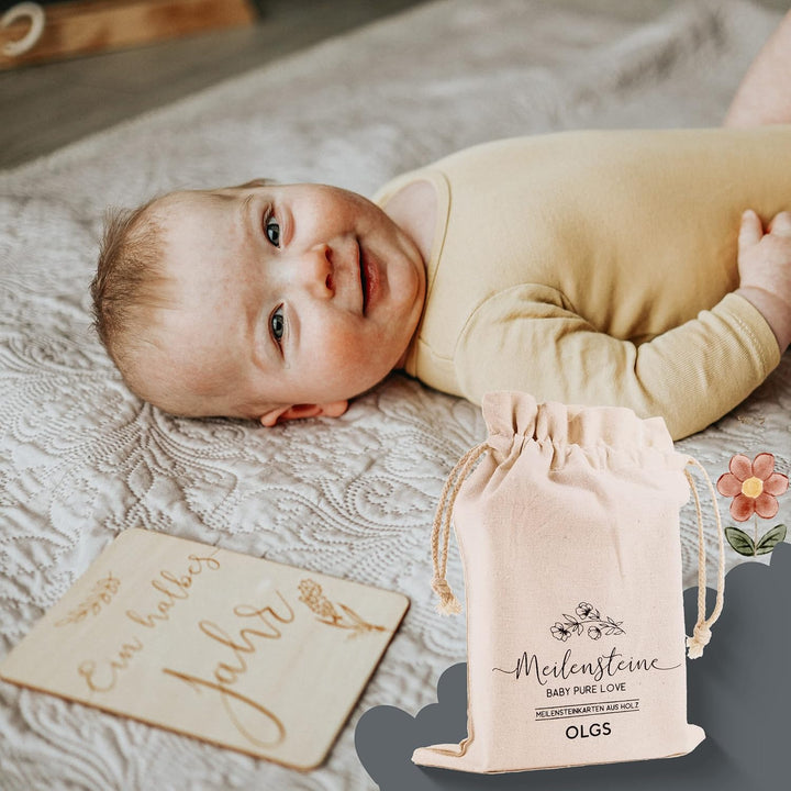 OLGS Holz Meilensteinkarten Baby | 40 Meilensteine mit Stoffbeutel | Geschenkidee für werdende Mütte