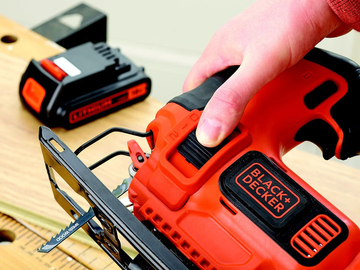 Black+Decker Li Ion Akku Stichsäge 18V BDCJS18 – Pendelhubstichsäge mit Akku und Ladegerät – Vielsei