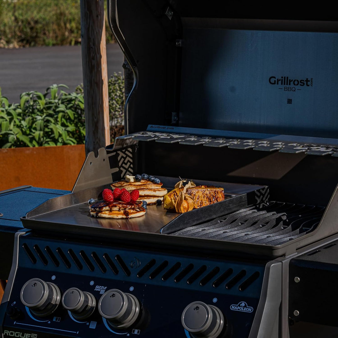 Grillrost.com Das Original Edelstahl Grillplatte | Plancha 45x30cm - passend für Napoleon Rogue (mit