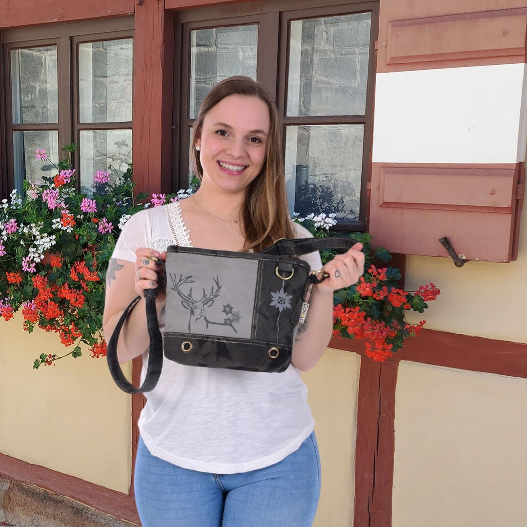 Domelo Damen Trachtentasche. Umhängetasche mit Hirsch &amp; Edelweiss Aufdruck. Graue Crossover Bag in V