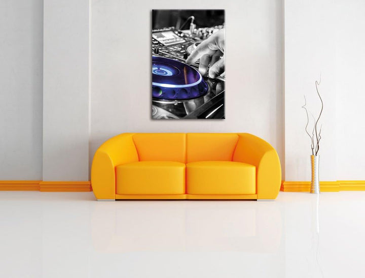 Pixxprint DJ bei der Arbeit am Plattenteller als Leinwandbild/Grösse: 100x70 cm/Wandbild/Kunstdruck/