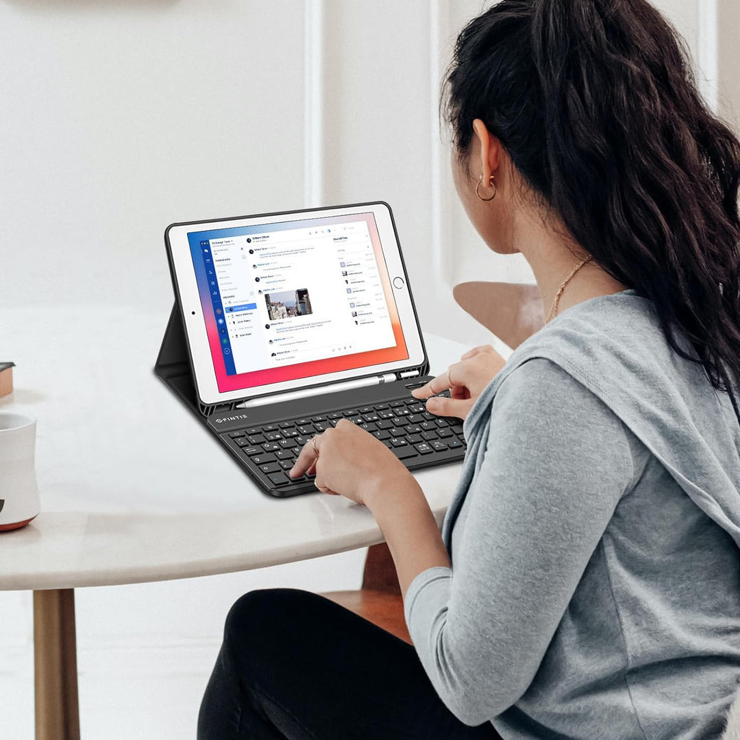 Fintie Tastatur Hülle für iPad 10.2 Zoll (9/8/ 7 Generation - 2021/2020/2019), Soft TPU Rückseite Ge