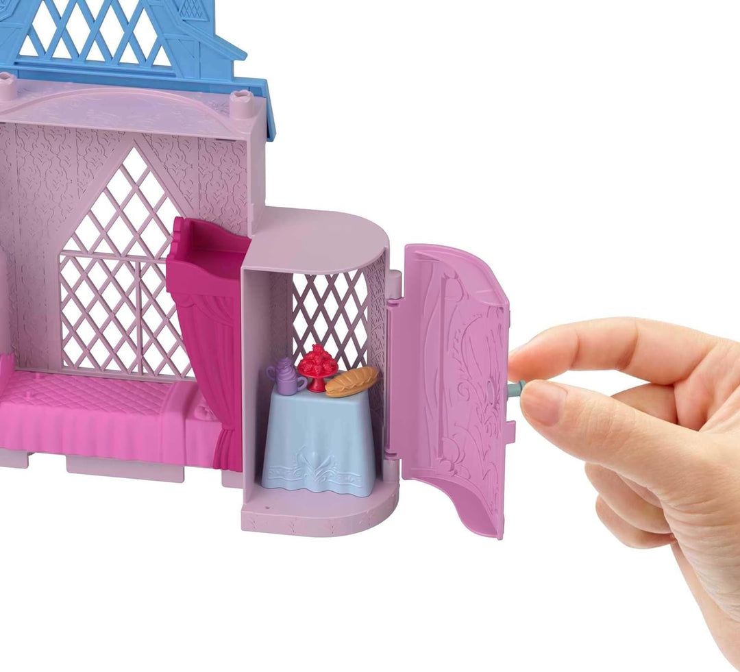 Disney Frozen Annas Schloss in Arendelle: Das Spielset lässt Sich öffnen und enthält im Inneren EIN