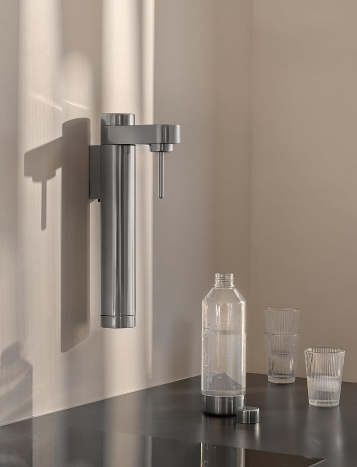 Stelton Brus Wassersprudler, Wandhalterung mit Flasche, Premium Carbonator für Wasser mit CO2 - Eins
