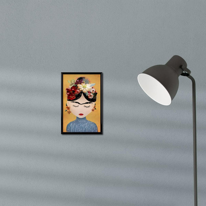 artboxONE Poster mit schwarzem Rahmen 45x30 cm Frida Kahlo Menschen Frida (Yellow Version) - Bild Fr