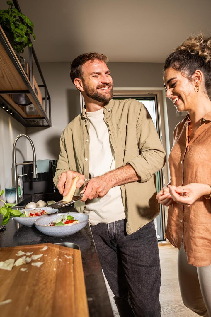 RÖSLE Gourmethobel Hochwertiger Hobel für Trüffel, feine Pilze, Parmesan / Radieschen, hauchdünne Sc