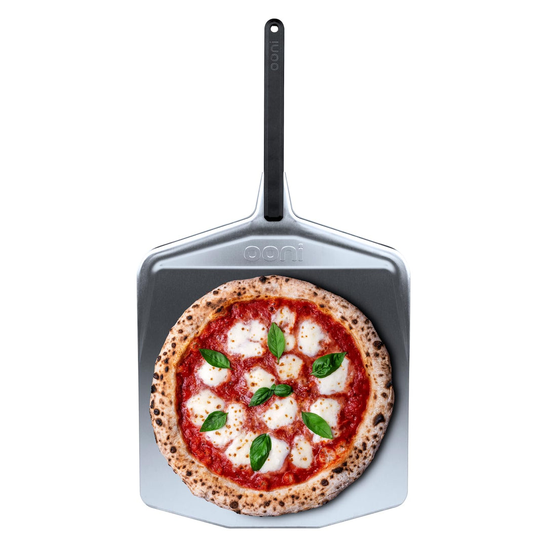 Ooni Pizzaschaufel 40 cm – Pizzaschieber aus superglattem Aluminium mit langem Griff – Leichte Pizza